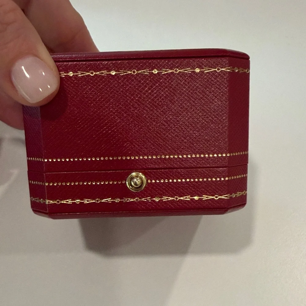 Cartier Red and Black Jewelry Box with Gold Detailing - Picture 4 of 7